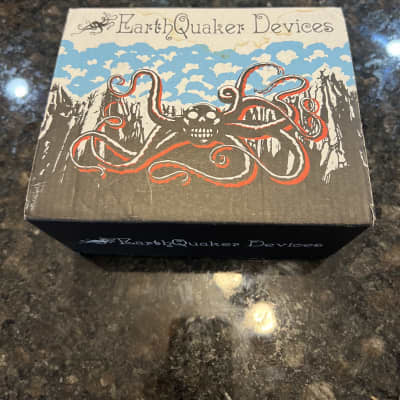 EarthQuaker Devices Avalanche Run Stereo Reverb & Delay with Tap 