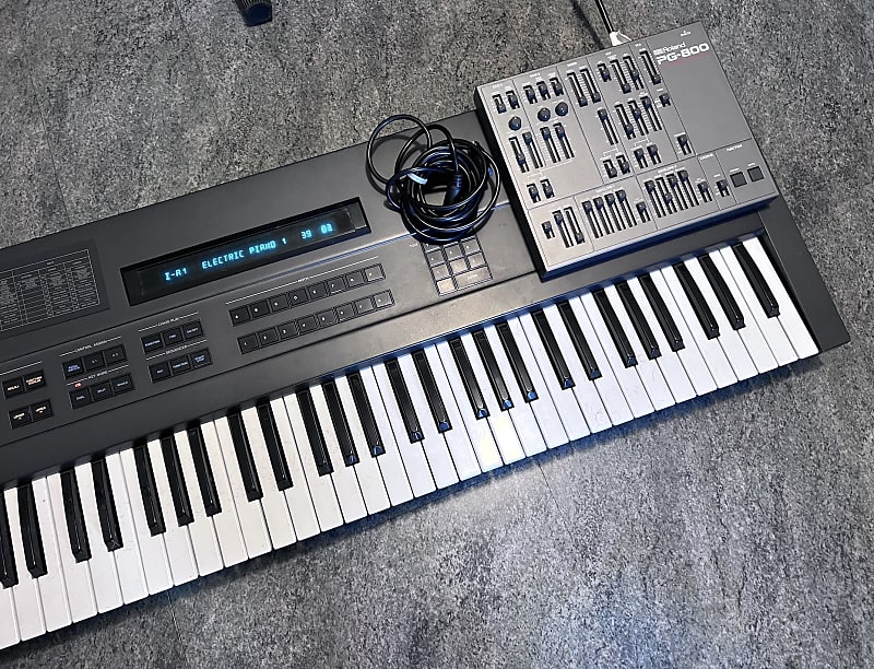 Roland Super JX-10 76-Key Polyphonic Synthesizer w/Vecoven