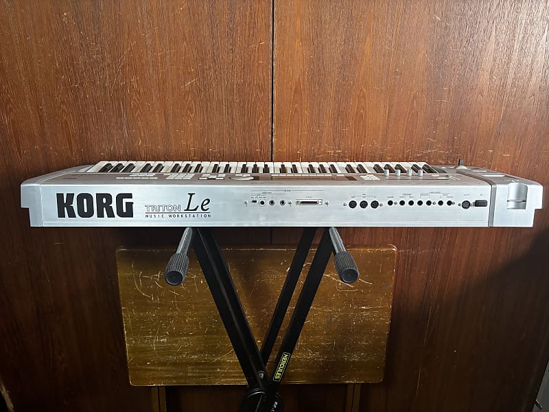 Korg Triton Le 61key MUSIC WORKSTATION KEYBOARD w/ gig bag Korg Triton Le 61key MUSIC WORKSTATION KEYBOARD w/ gig bag