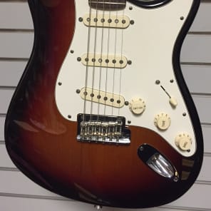 Fender American Standard Stratocaster With Hardshell Case 2013 3 Tone Sunburst image 2