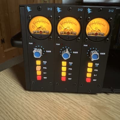 API 312 500 Preamps (3) + Lunchbox image 2