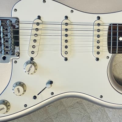 2018 Fender American Deluxe Stratocaster Blizzard Pearl w/Professional neck and CS Fat '50's pickups image 3