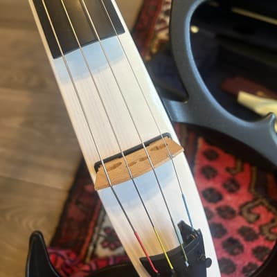 Yamaha SVV-200 Silent Electric Viola- Pearl White image 5