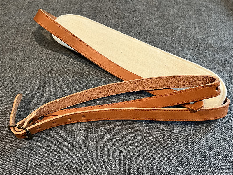 Gibson GV99 Historic Reissue Leather Guitar Strap from a Les Paul