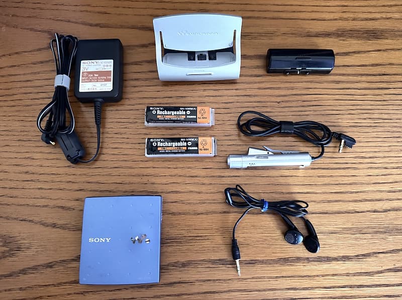 Sony MZ-E909 Portable MiniDisc Player  			