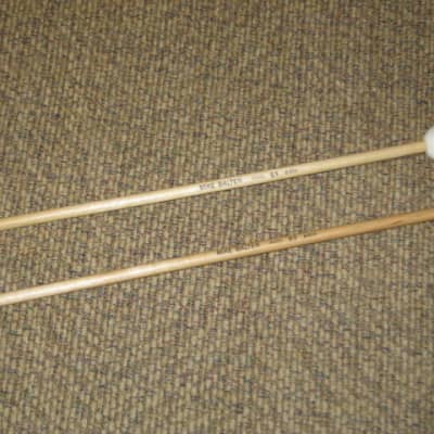 one pair new old stock near A+ Mike Balter MB93B (93B) Extra Hard Keyboard Mallets, 1 plastic (phenolic) round white HEADS and natural birch HANDLES - mid to late 1990s (+ packaging) Unwound Series image 4
