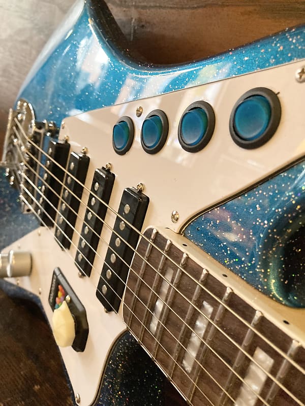 アート・デザイン・音楽 The Galaxy of Strats Reprinted Edition The Galaxy of Strats Revised Edition book Stratocaster