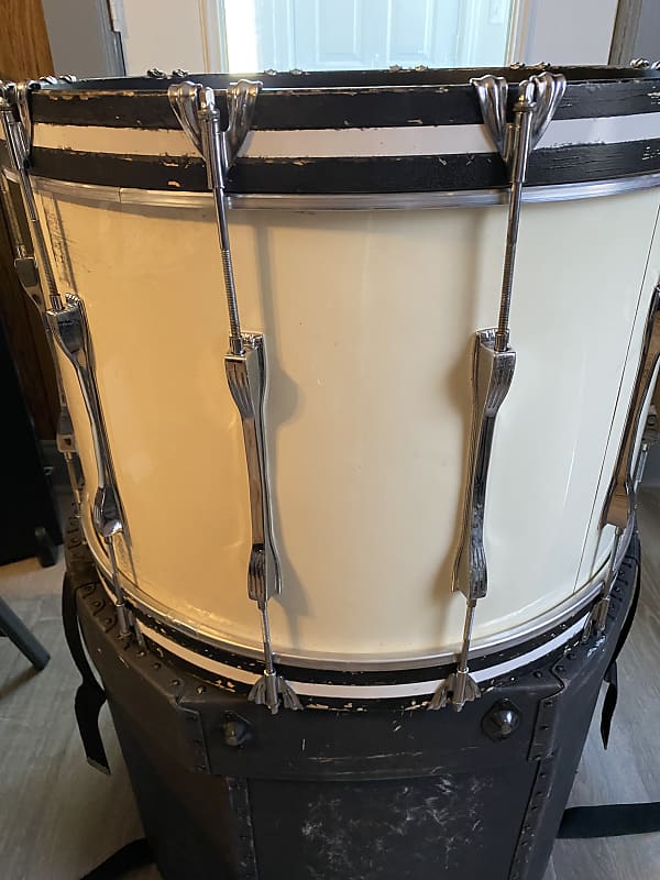 Ludwig Marching bass drum 80’s White Reverb