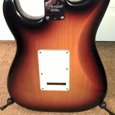 2004 Fender American Standard Stratocaster -- 3-Color Sunburst; Rosewood Fretboard image 2