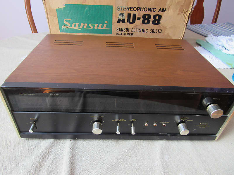 Sansui TU 888 tuner in very good condition with original box