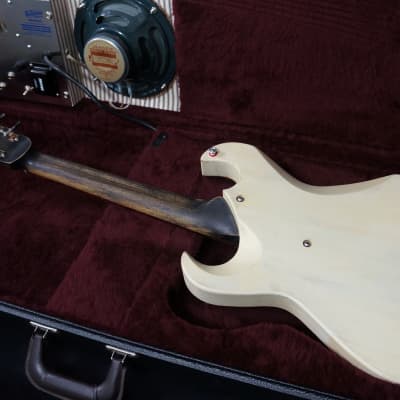 Preowned Island Instruments Carny in White with Benson Drifter Amp In Case - Silvertone 1448 image 5