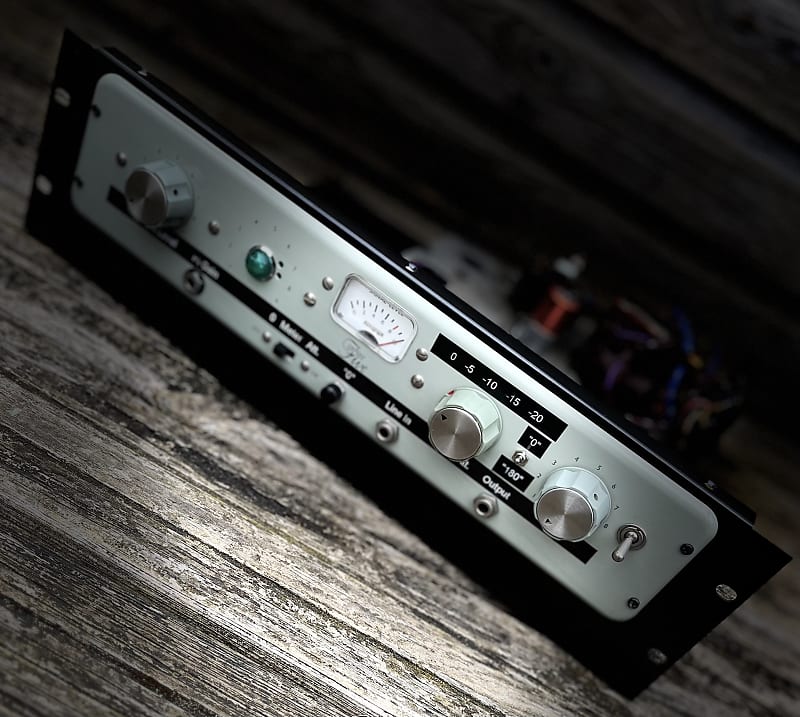 Analogue Addicts UK Tube Mic Pre Vintage Reverb France