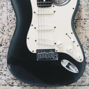 Fender Deluxe Stratocaster Plus image 2