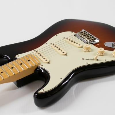 Fender American Professional Stratocaster Left-handed - 3-Color Sunburst with Maple Fingerboard image 4