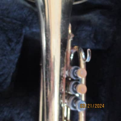 Bach B1105 Mellophone,  with case and mouthpiece,  Gold. Made in USA image 8