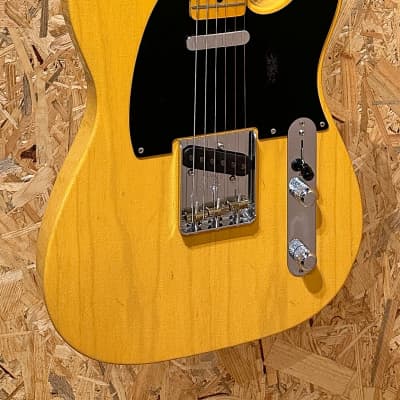 Pre Owned Fender 2018 Custom Shop '52 Telecaster Lush Closet Classic - Butterscotch Blonde Inc. Case image 3