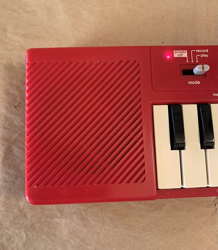 Casio PT-1☆Red☆ビンテージミニシンセサイザー☆昭和レトロ☆日本製 Casio PT-1☆Red☆ビンテージミニシンセサイザー☆昭和レトロ