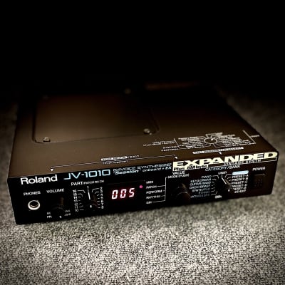 Roland JV-1010 + Expansion Vintage Synth