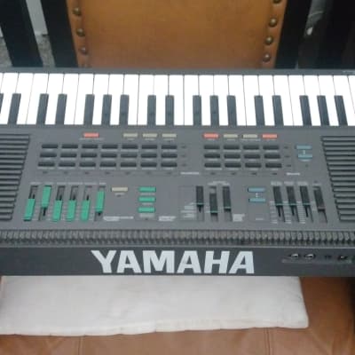 Yamaha PSS-460 PortaSound Synthesizer Keyboard