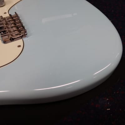 Fender  Duo sonic HS 2016 in Daphne Blue w/Full Warranty Floor Model! image 4