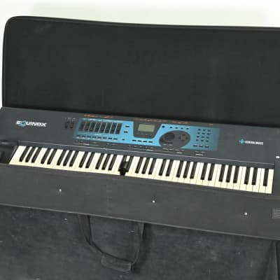 Generalmusic Equinox 76-Key Keyboard Workstation with Gator Case CG01K4Y