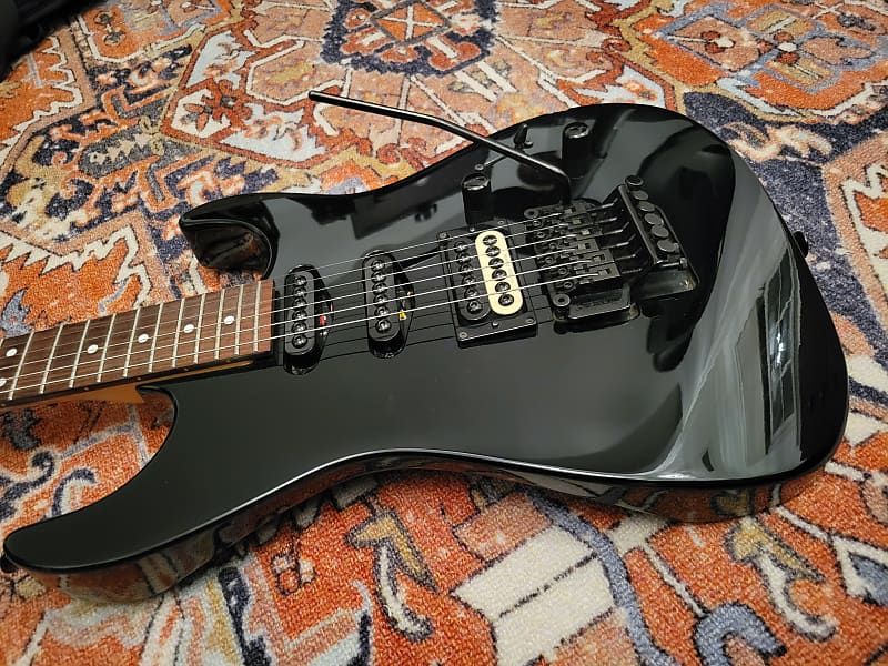 ギター Charvel by Jackson DK-065 SSH 1990 Charvel by Jackson DK-065-SSH Model 3 Superstrat Shell