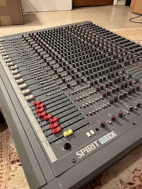 Soundtech ST244 24チャンネルミキサー SoundTech ST244 Professional Mixing Board With Flight Case