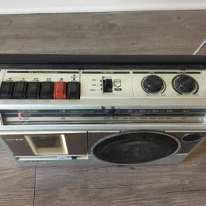 Sanyo M2820 Vintage Radio/Cassette Player 1980's image 2