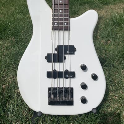 Charvel Eliminator Fusion IV 1990 White 4 String Bass MIJ image 1