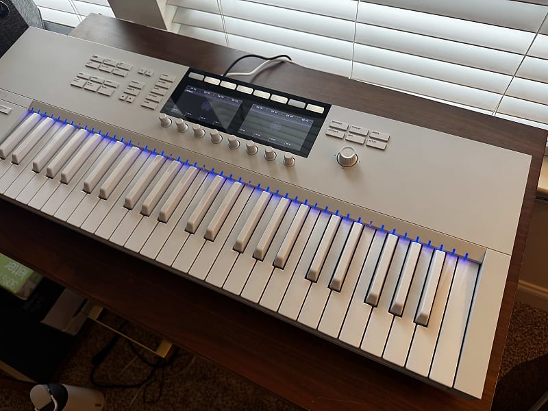 【新品】Komplete Kontrol S49 Mk2 Vapor Gray Native Instruments Komplete Kontrol S49 Mk2 25th Anniversary
