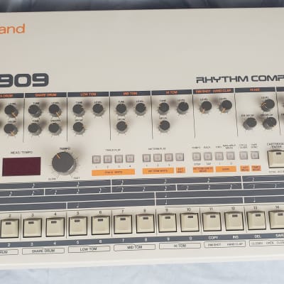 Roland TR-909 Rhythm Composer with manual 1983 - 1985 - White