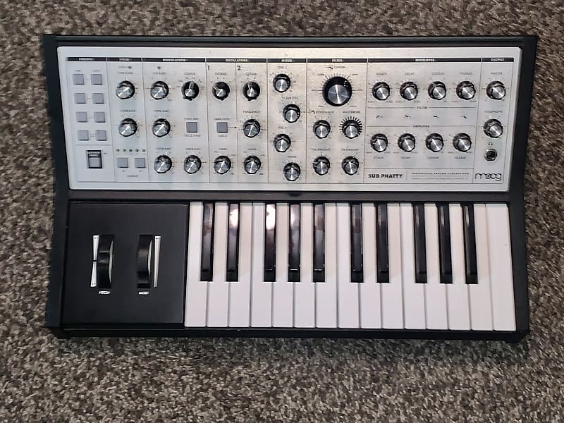 Moog sub phatty store analog synthesizer