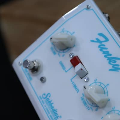 Sabbadius Custom Shop Funky-Vibe Woodstock Chorus Vibrato Effect Pedal w/Box image 10