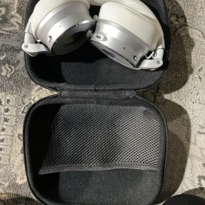 Ashdown  Meters OV-1-B-Connect Over-Ear Active Noise Canceling Bluetooth Headphones - White image 4