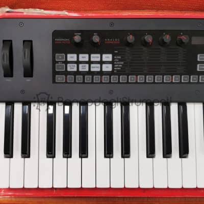 IK Multimedia Uno Synth Pro 37-key analog synthesizer image 3