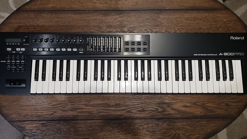 Roland A800 Pro-