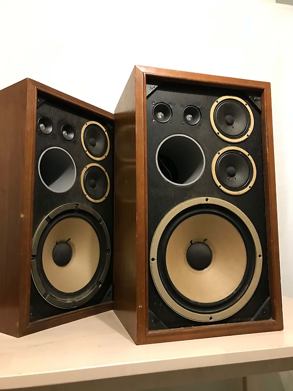 Beautiful Set of Vintage Sansui SP-200 3 - Way 5 Speaker System