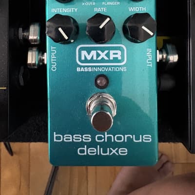 MXR M83 Bass Chorus Deluxe | Reverb Canada