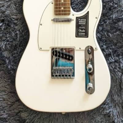 Fender Player Series Telecaster, Pau Ferro Fingerboard, Polar White Finish -BSTOCK