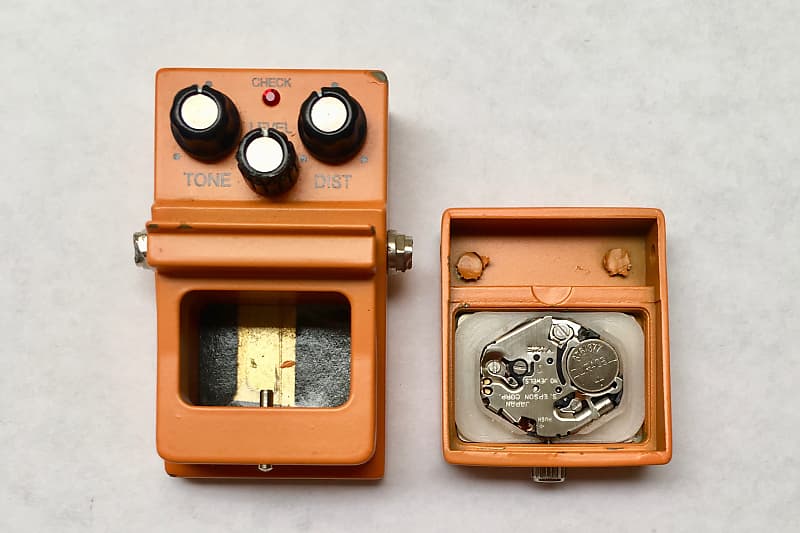BOSS DS-1 Distortion Pedal Replica – Desktop Clock – Extremely