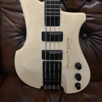 Kubicki Factor Bass FCS 1990 Model | White for sale