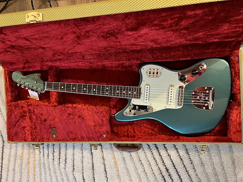 2023 Fender Jaguar Sherwood Green, Matching headstock bound