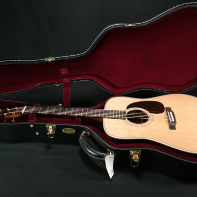 Martin Guitar D-28E Modern Deluxe Acoustic-Electric Guitar with Hardshell Gig Case, Sitka Spruce and East Indian Rosewood Construction, D-14 Fret and Vintage Deluxe Neck Shape 109 image 7