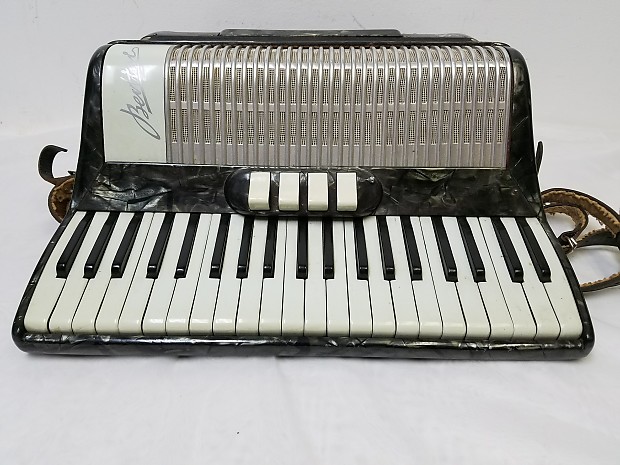 Bertini accordion shop