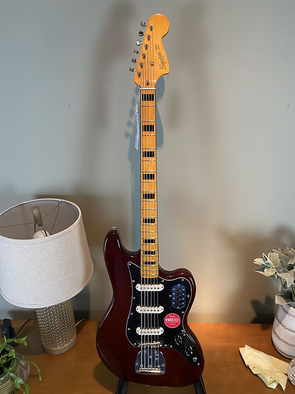 Squier Classic Vibe Bass VI, Maple Neck 2023 - Walnut | Reverb