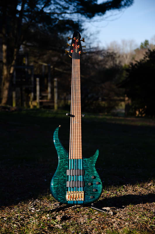 Peavey Cirrus USA Custom Bass – 6 String Fretless Neck-Through – Peacock  Blue (Green) Flame Maple Top