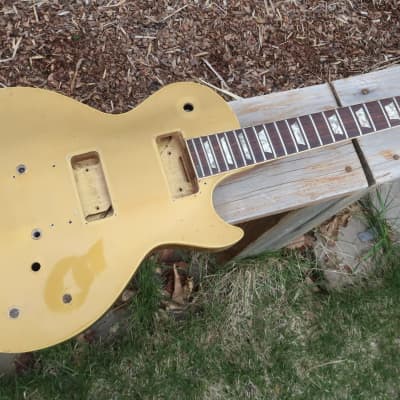 Gibson Les Paul Deluxe 1970 - Gold Top- Husk Body & Neck image 3