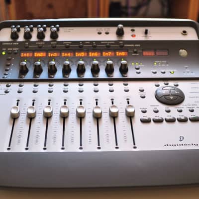 Digidesign 002 Console Firewire Audio Interface with Control Surface