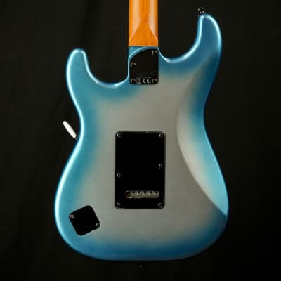 Squier Contemporary Stratocaster® Special, Roasted Maple Fingerboard, Black Pickguard, Sky Burst Metallic image 5