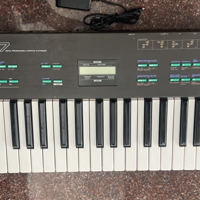 Yamaha DX27 Programmable Algorithm Synthesizer Used in Good condition